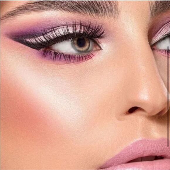 Beauty Bakerie Cotton Candy Champagne
Blushlighter Palette - Picture 3 of 4